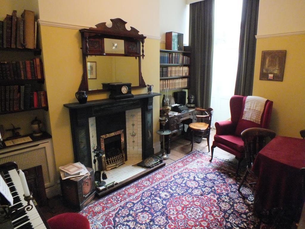 Dylan Thomas House Guest House Swansea Room photo
