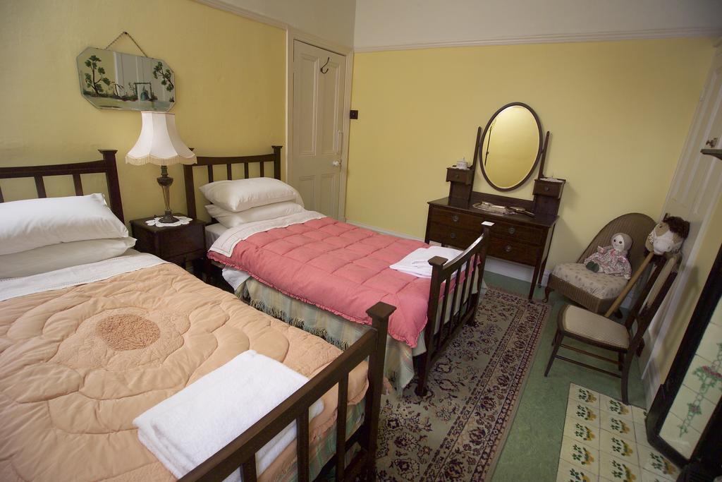 Dylan Thomas House Guest House Swansea Room photo